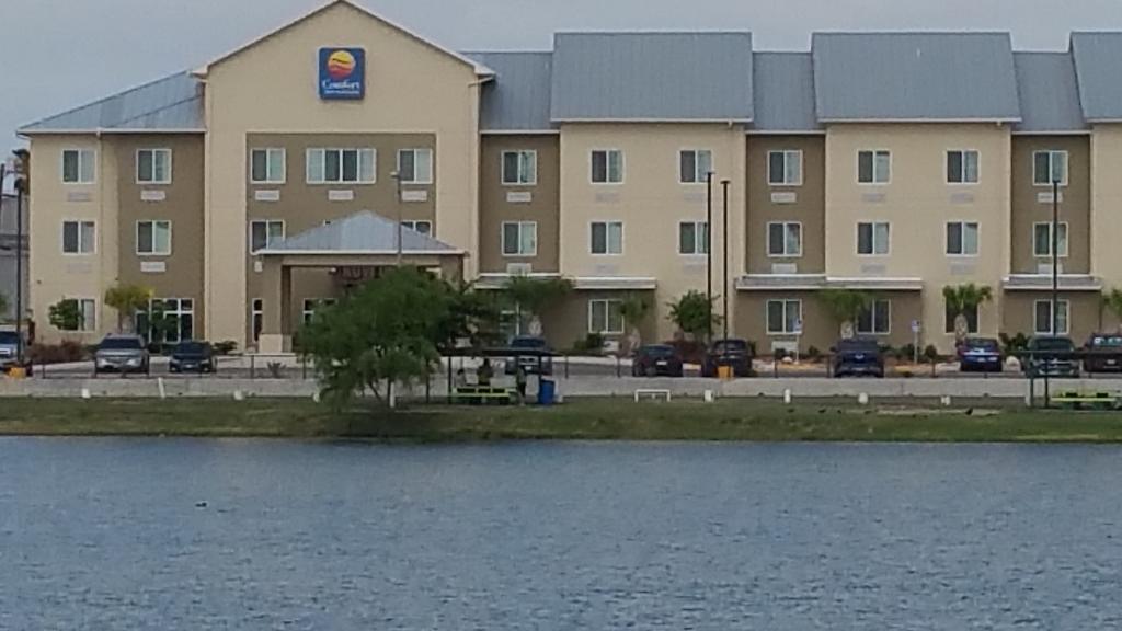 Comfort Inn & Suites Lakeside Eagle Pass Exterior photo